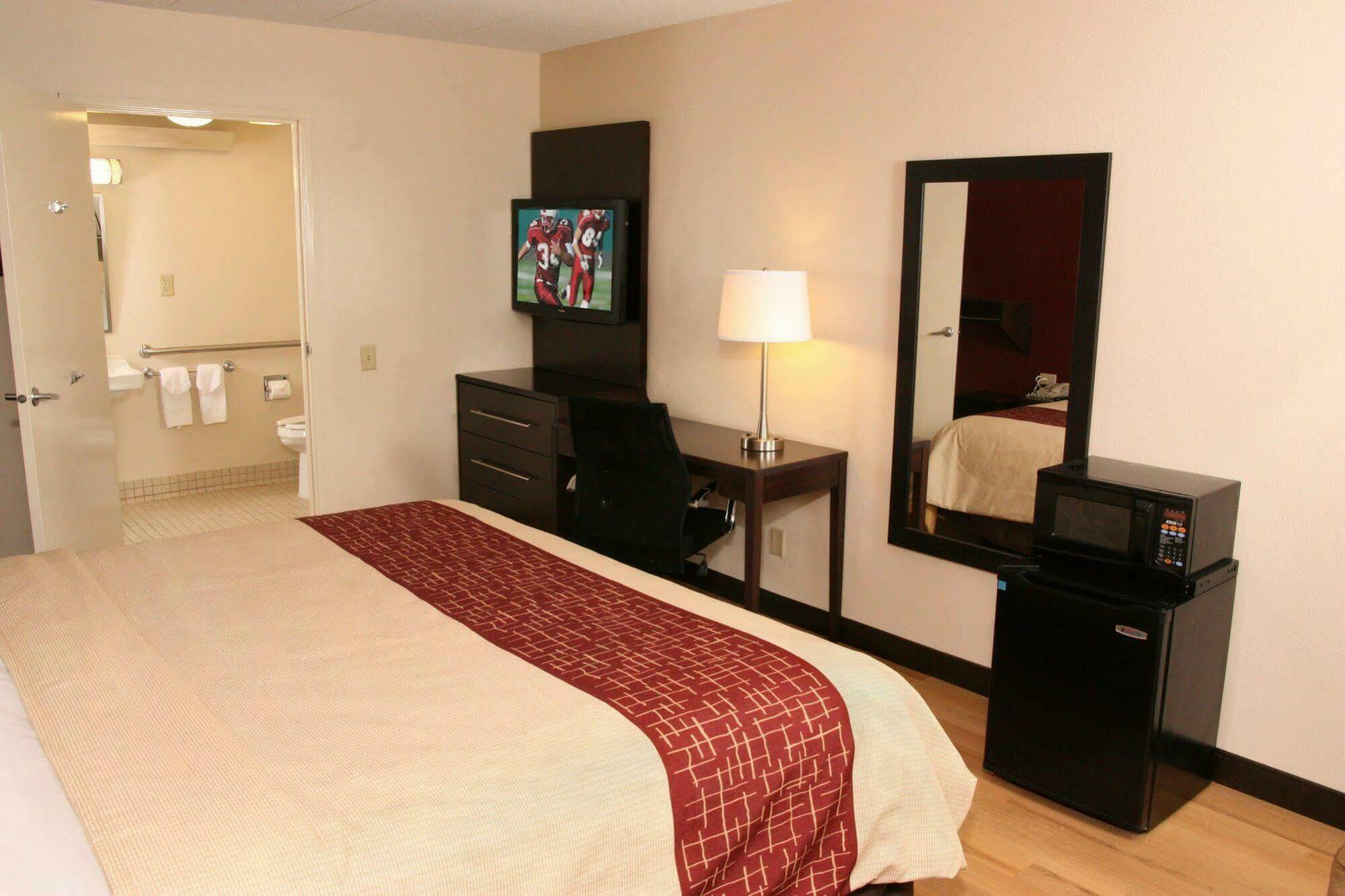 Red Roof Inn Plus+ Austin South Exterior foto